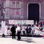 Raccolta di firme per l'abolizione del segreto di Stato in piazza Maggiore
